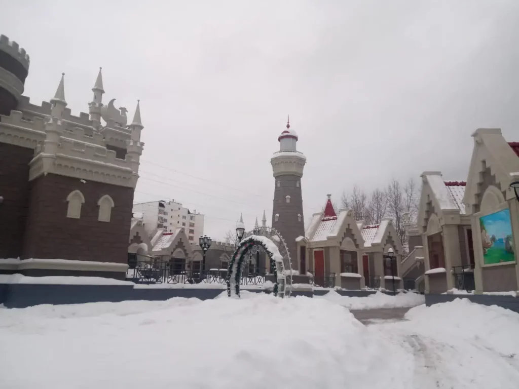 Рядом находится Детский ландшафтный парк «Южное Бутово»